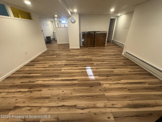 Building Photo - 910 Bernard Ave