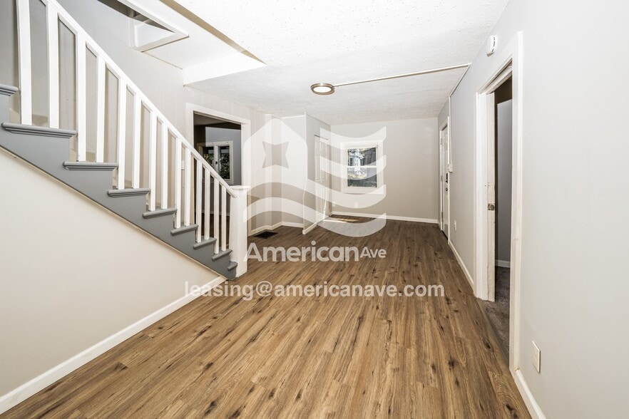 Building Photo - 306 W Matson Ave