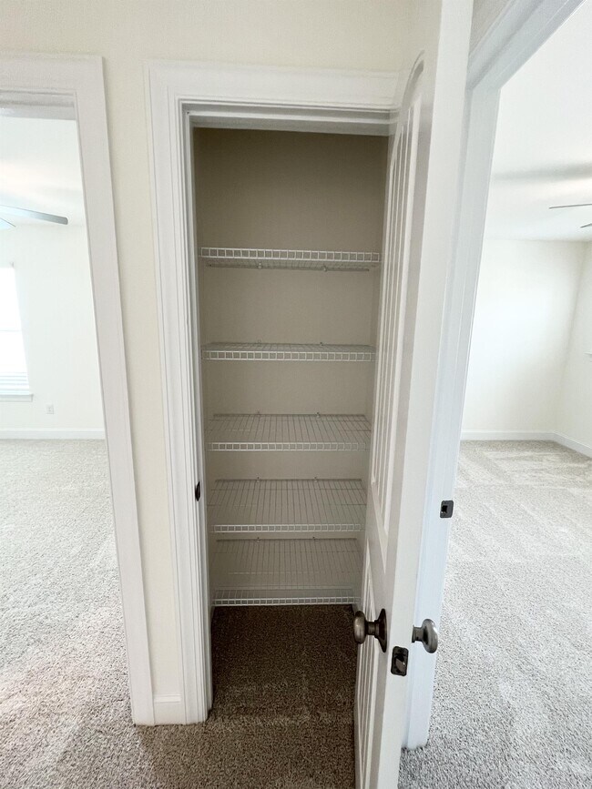 Building Photo - 324 Highview Dr