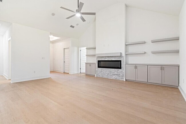 Building Photo - 7004 SW Basswood Ave