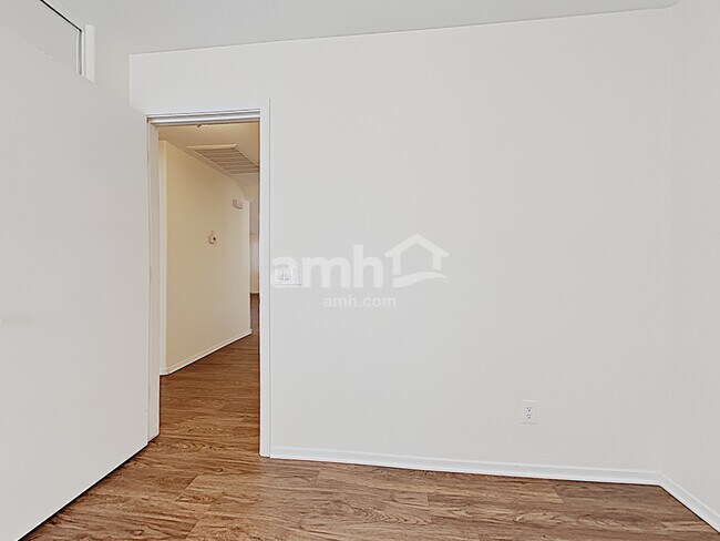 Building Photo - 368 S 161ST Dr