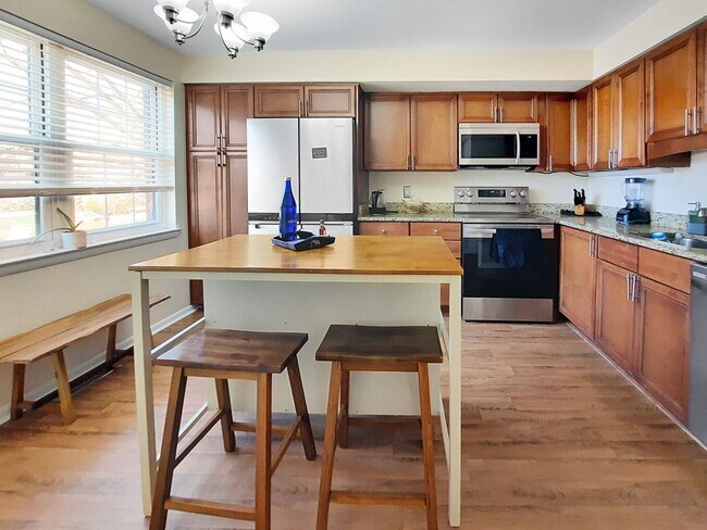 Building Photo - Experience refined living in the gated Dulaney Towers Community