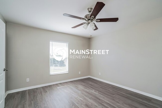 Building Photo - 3 Bedroom Pet-Friendly Home in LEHIGH ACRE...