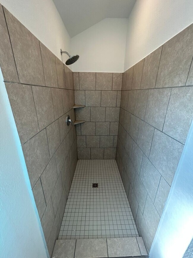Building Photo - Dual Primary Suites! Spacious Home w/ Open Kitchen & Community Pool!