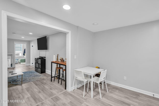 Building Photo - 1076 Ocean Ave