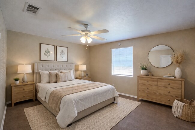 Building Photo - 606 Westview Cir