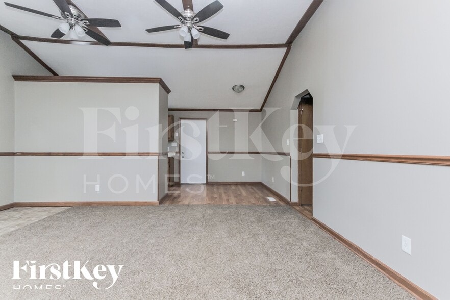 Building Photo - 2102 E Edgewood Ave