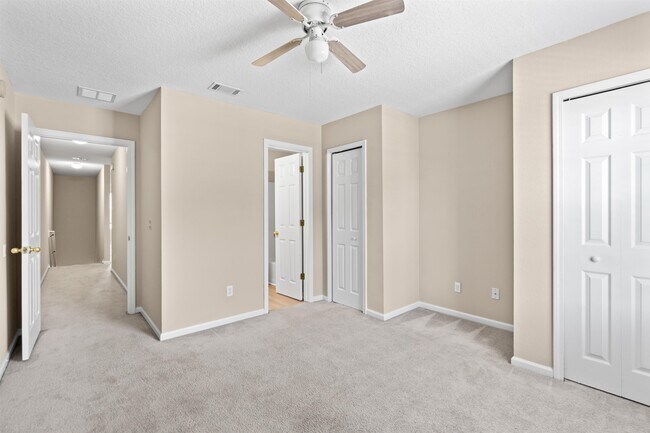 Building Photo - 313 Scrub Jay Dr