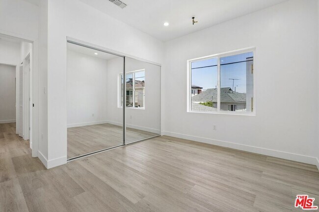 Building Photo - 1434 Beverwil Dr