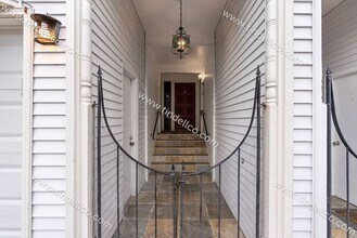 Building Photo - Updated, Spacious 2 Bedroom, Pet Friendly ...