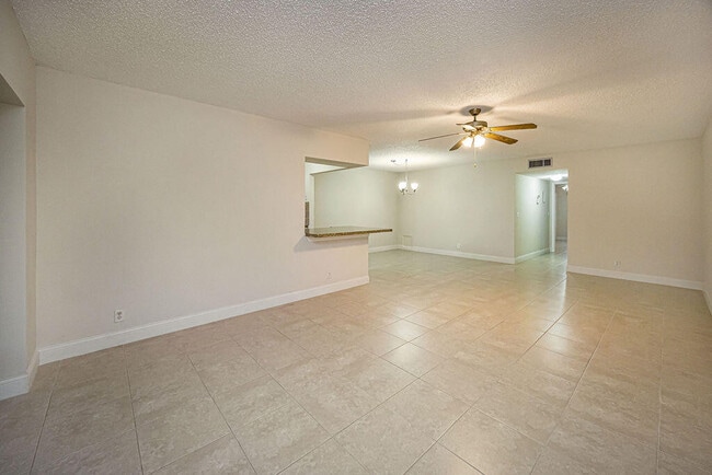 Building Photo - 14404 Canalview Dr