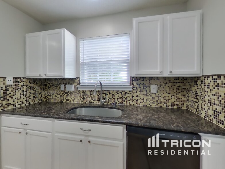 Building Photo - 7925 Donet Terrace Dr