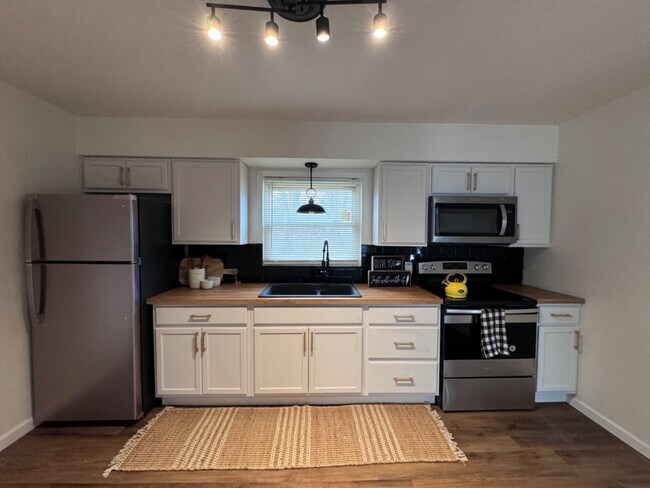 Building Photo - 1609 Foster Dr