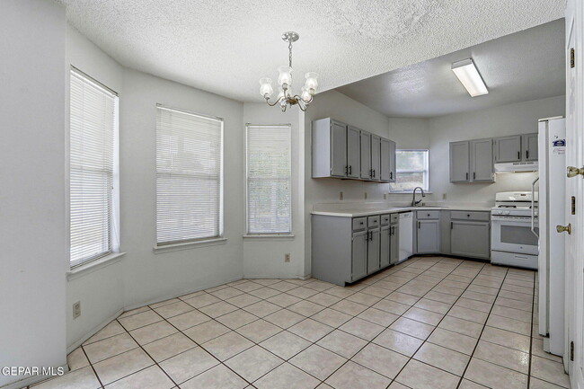Building Photo - 7765 Dianjou Dr