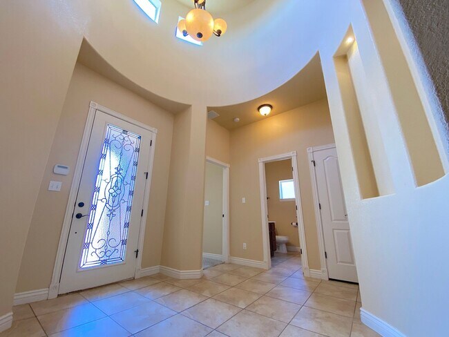 Building Photo - Sandstone Ranch Estates 3 bed with Refrig A/C
