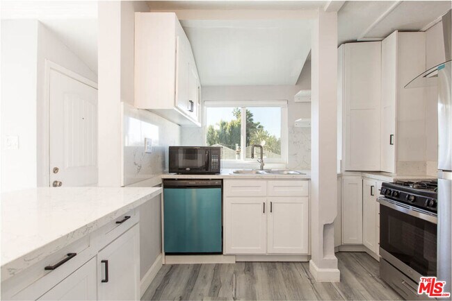 Building Photo - 8525 Cadillac Ave