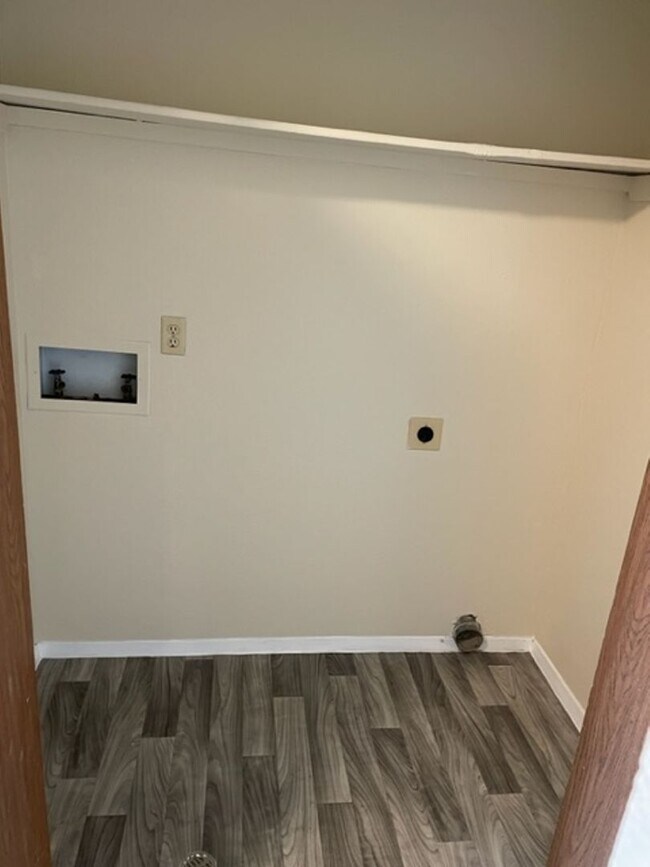 Building Photo - LA JOLLA 2BD TWO-STORY TOWNHOME - Security Deposit Waiver Available