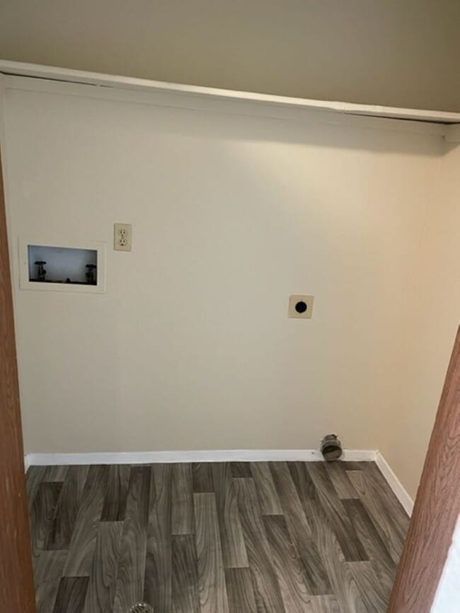 Building Photo - LA JOLLA 2BD TWO-STORY TOWNHOME CONVENIENT...