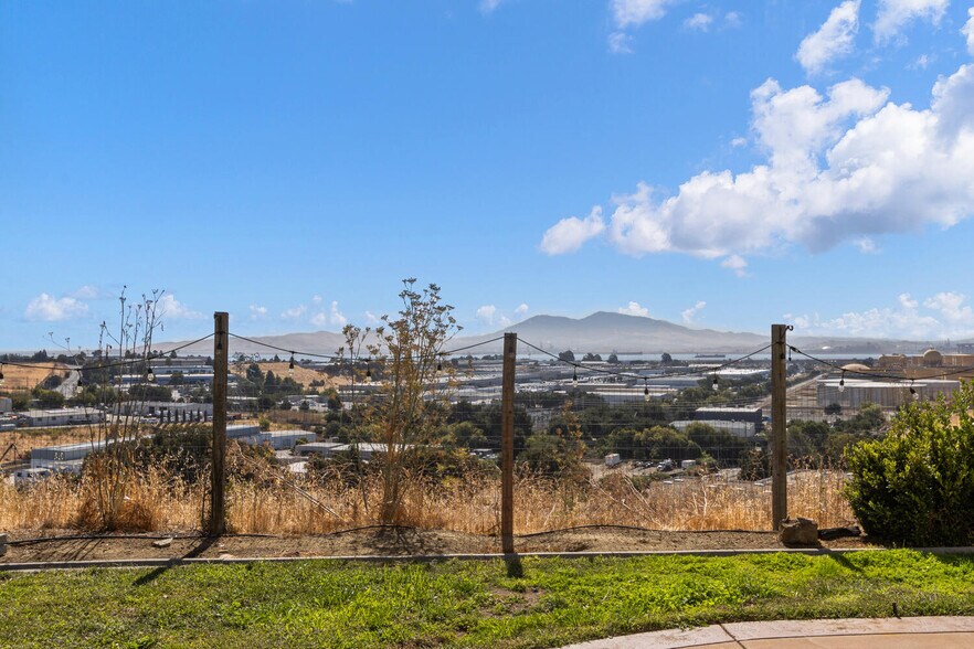 Building Photo - 460 Lansing Cir