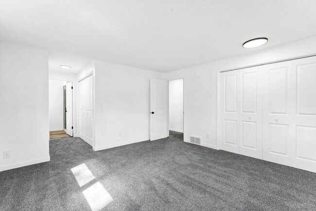 Building Photo - 6305 S Pittsburg St