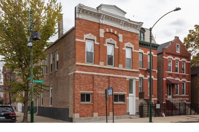 Primary Photo - 2001 S Loomis St