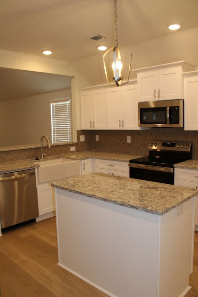 Building Photo - New 3 Bedroom 2 Bath Grovetown