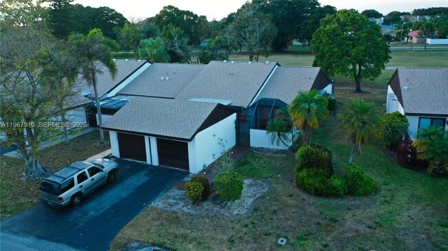 Building Photo - 9311 Wedgewood Dr