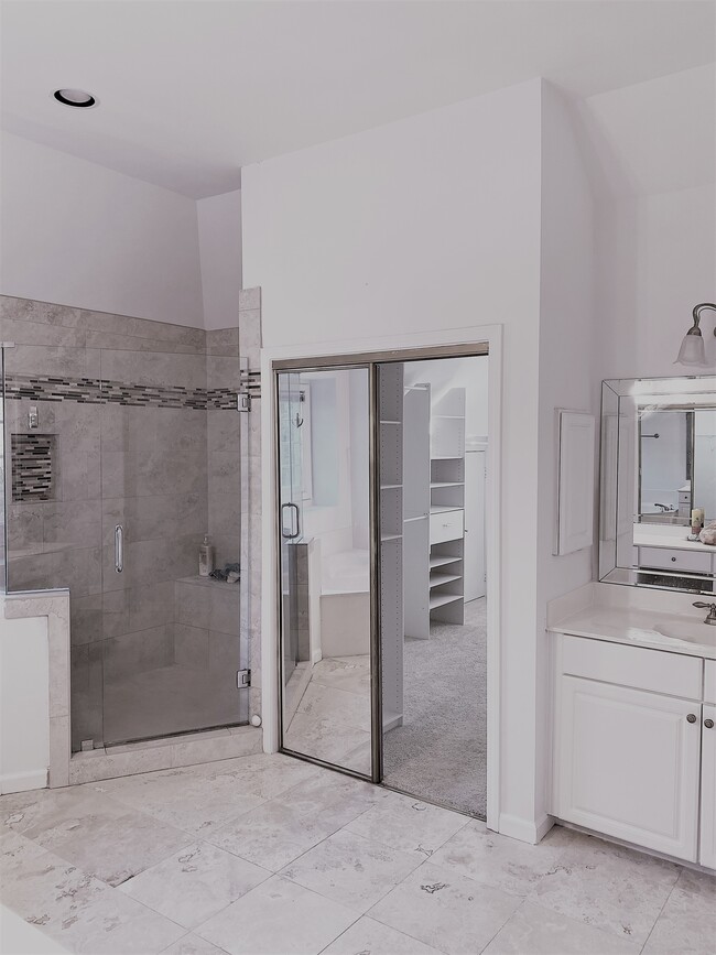 Building Photo - 10920 Donamere Dr