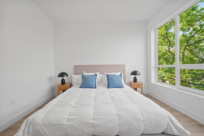 Building Photo - 17 AVENUE E