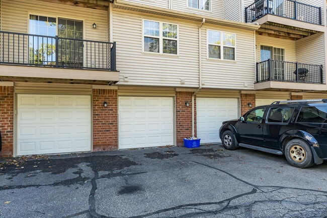 Building Photo - 695 River Park Village Blvd