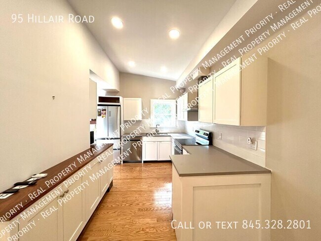 Building Photo - 95 Hillair Rd