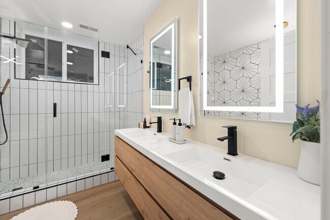 Building Photo - 130 SW 194th St