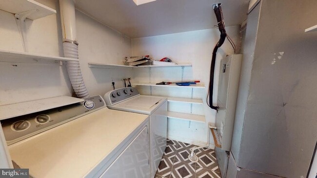 Building Photo - 3836 Miramonte Pl