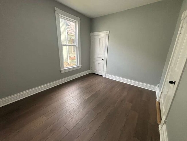 Building Photo - 237 N Lincoln St