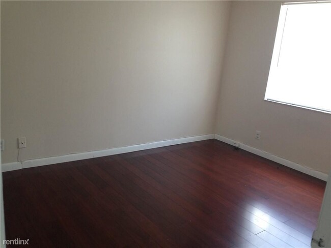 Building Photo - 2 br, 2 bath Condo - 433 SW 86th Ave Apt 1...