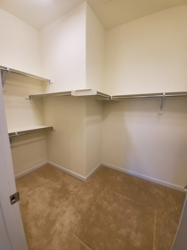 Building Photo - 6015 Medlar Pl