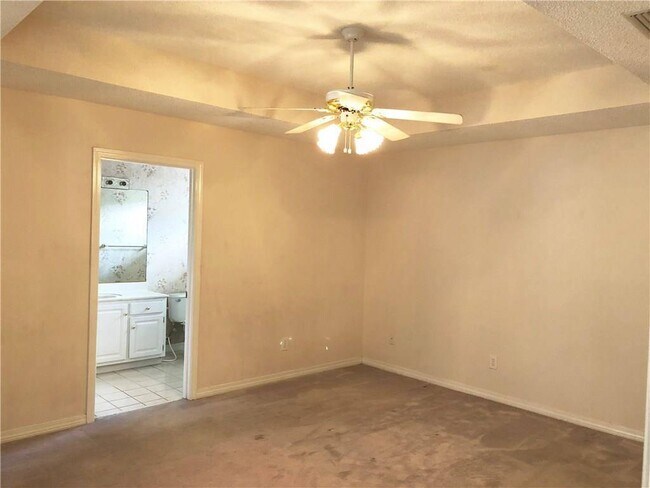 Building Photo - 854 Louise Ave
