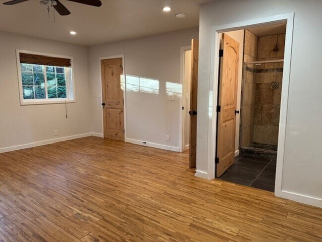 Building Photo - 14138 Edgewood Dr