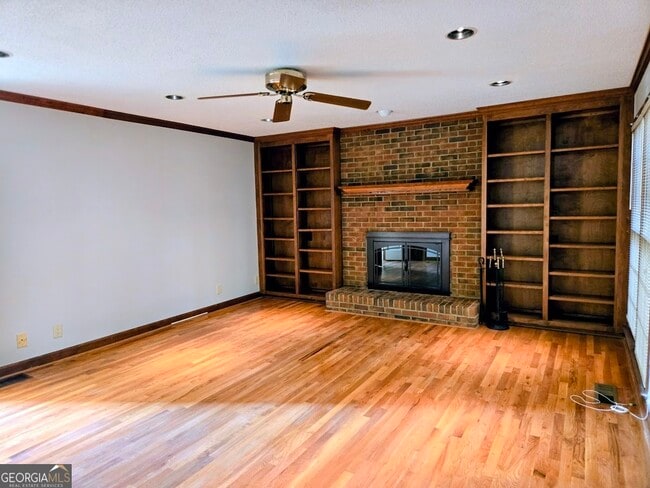 Building Photo - 270 North Dr