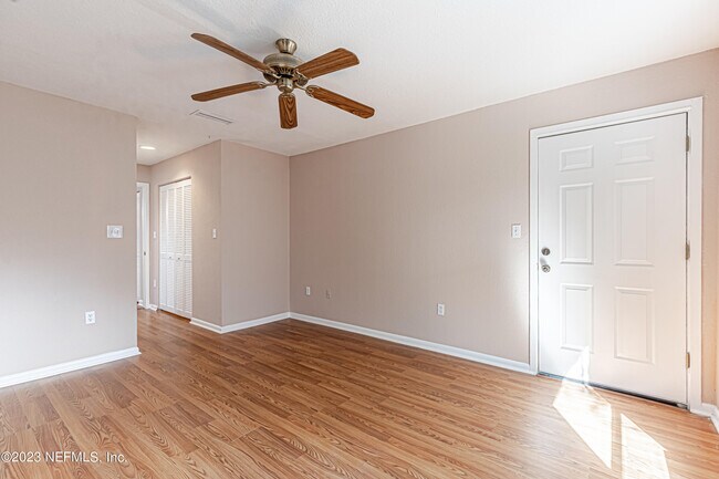 Building Photo - 1604 Arcadia Dr