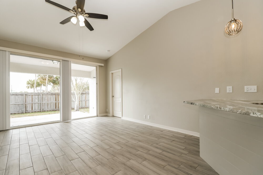 Building Photo - 10329 Midstate Ave