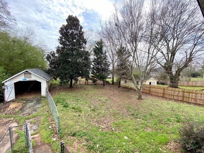 Building Photo - 2 Bedroom House in Seneca