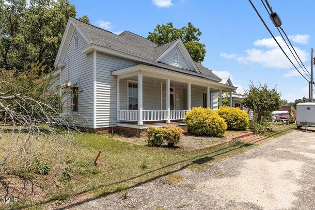 Building Photo - 106 W Ivey St