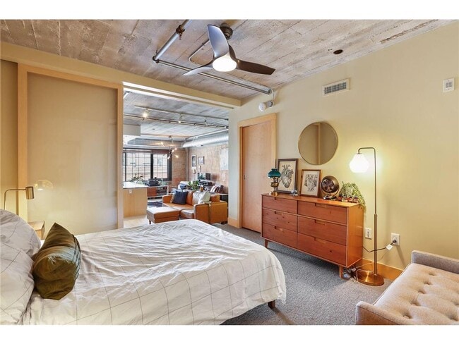 Building Photo - 525 N 3rd St