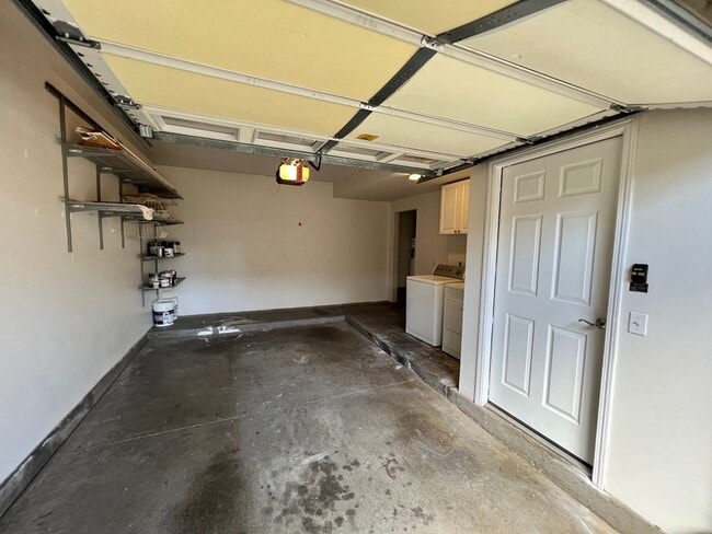 Building Photo - 3 Bed/2.5 Bath Townhome with Garage at Kai...