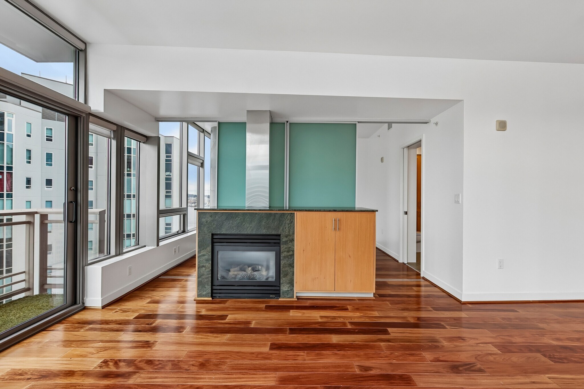 Building Photo - 2033 2nd Ave