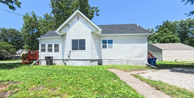 Building Photo - Newly updated 2 bedroom 1 bathroom