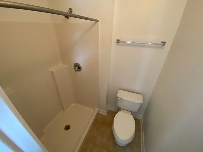 Building Photo - Beautiful 4 Bedroom, 3.5 Bath, 2 Car Garag...