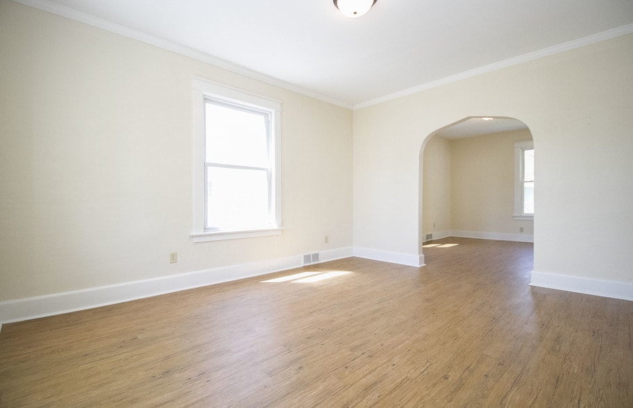 Building Photo - 140 Walnut St