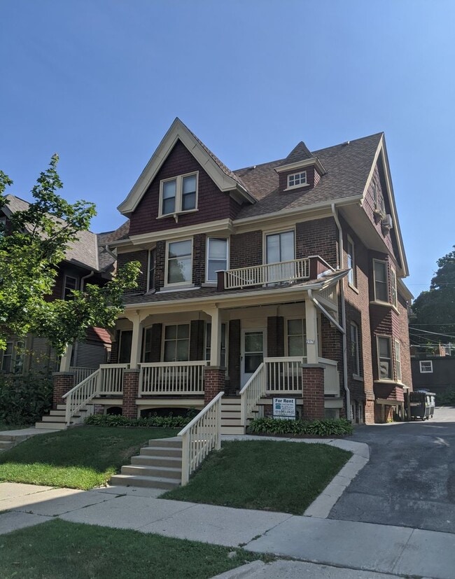 Building Photo - 2570 N Murray Ave